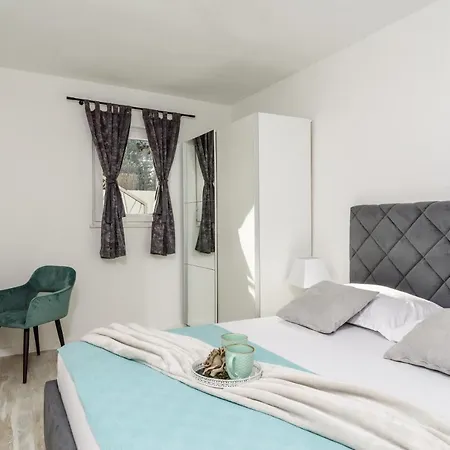 **stone House ** Center ** Old Town Apartment Trogir