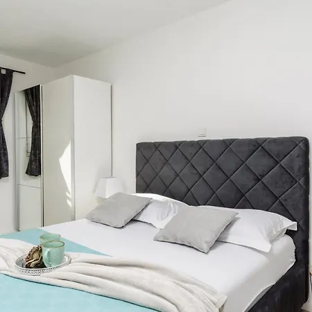 **stone House ** Center ** Old Town Apartment