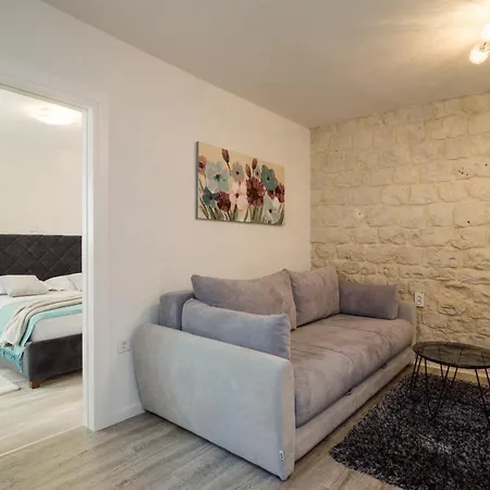 **stone House ** Center ** Old Town Apartment Trogir