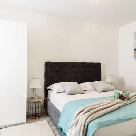 Apartment **stone House ** Center ** Old Town
