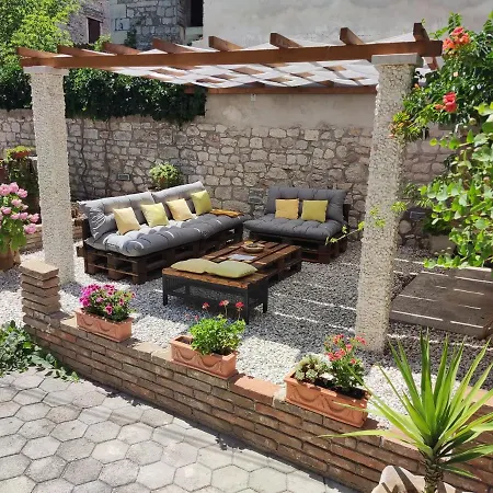 **stone House ** Center ** Old Town Apartment Trogir
