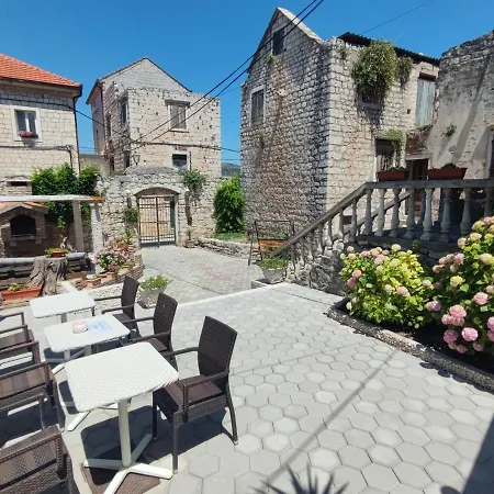 **stone House ** Center ** Old Town Apartment *