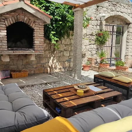 **stone House ** Center ** Old Town Apartment Trogir