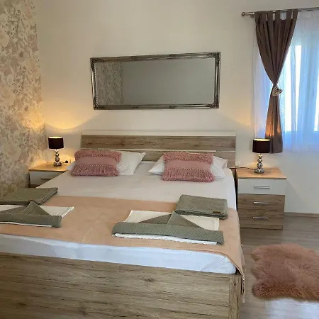 **stone House ** Center ** Old Town Apartment