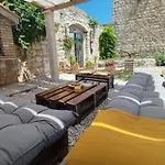 **stone House ** Center ** Old Town Appartement
