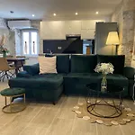 **stone House ** Center ** Old Town Appartement