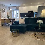 **stone House ** Center ** Old Town Appartement *