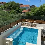 **stone House ** Center ** Old Town Appartement