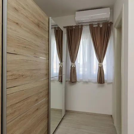 **stone House ** Center ** Old Town * טרוגיר